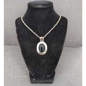 Vintage Silver Tone Oval Black.White Inset Pendant Necklace Set Interchangeable